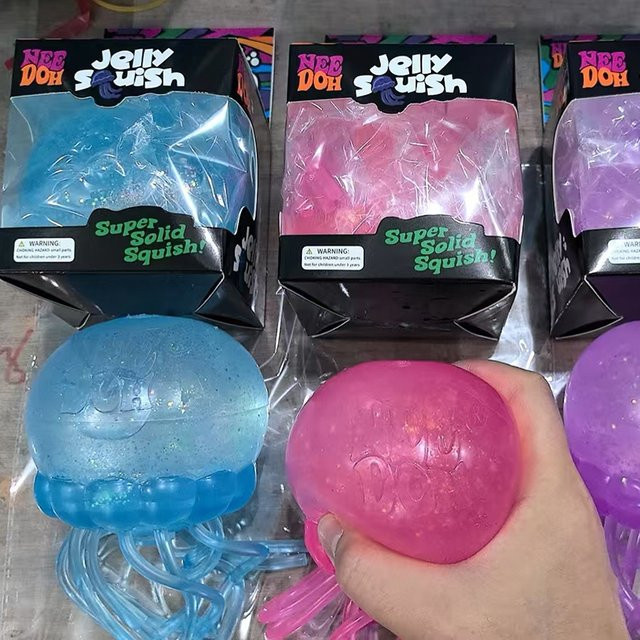 Needoh Fuzz Ball Quallen-Quetschfigur, Meerestiere, ab 3 Jahren - Bild 1