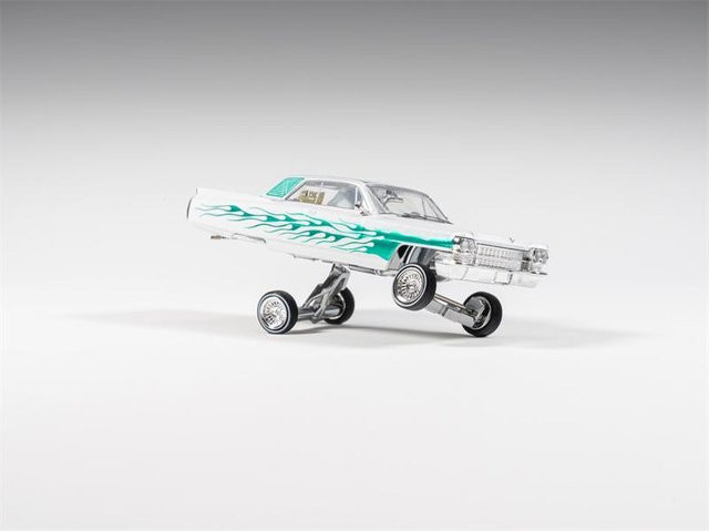 97M 1964 Coupe Deville Lowrider, Diecast Modellauto, 1:64, Lila, Weiß, Schwarz, ab 14 Jahren - Bild 1
