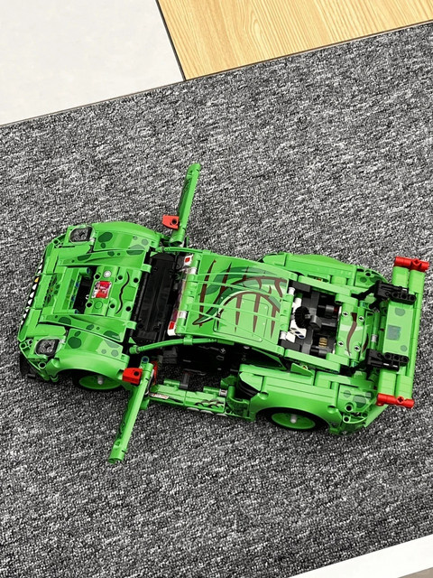 MOC Grünes Dinosaurier-Auto-Modell aus Kunststoff für die Tischdekoration - Bild 1