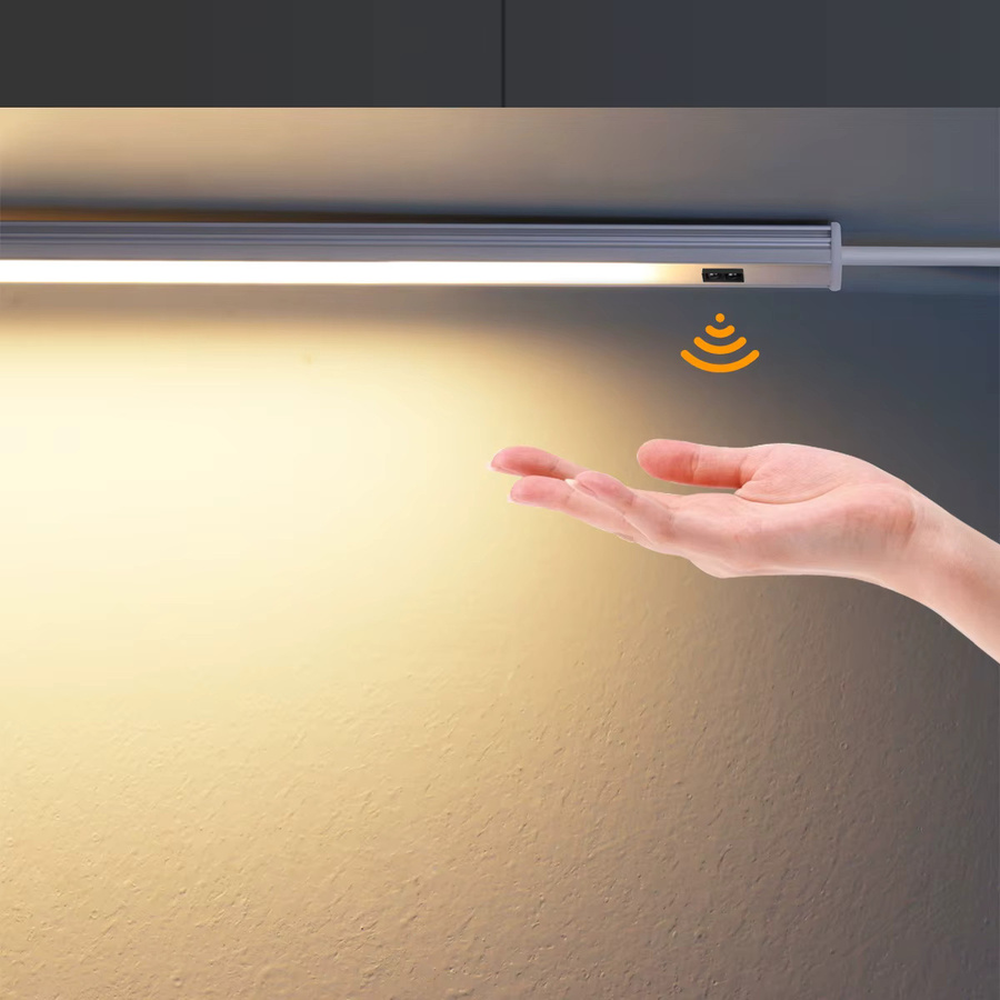 MALITAI USB-LED-Küchenleuchte mit Handwellen-Sensor in Silber und Weiß, lineare COB-Unterbauleuchte aus Aluminium mit warmweißem Licht für Schränke und Regale - Bild 2