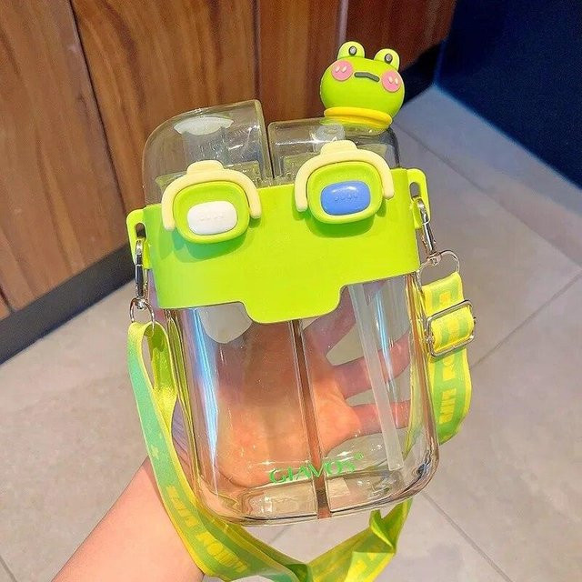 Trinkflasche mit Doppelbehälter und Cartoon-Design für Kinder, grün, 530 ml - Bild 1