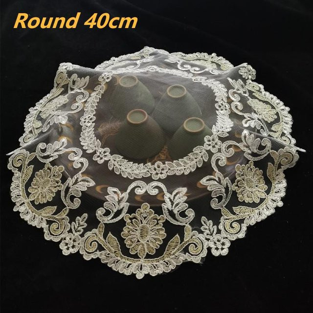 Runder Tischset Untersetzer aus weißer Spitze mit floraler Bestickung, Durchmesser: 40 cm - Bild 1