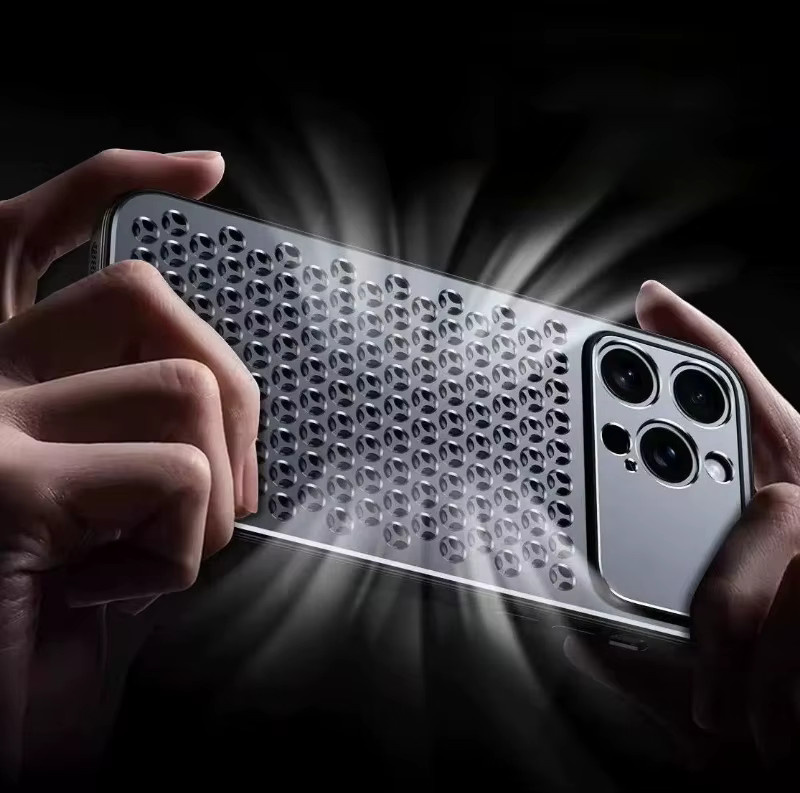 VYOPBC Aromatherapie Handyhülle aus Aluminiumlegierung mit Wärmeableitungs-Mesh für iPhone 17 Pro Max 16 15 14 13 12 Pro Max in Silber - Bild 1