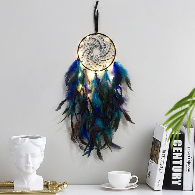 Handgemachter Traumfänger von Yiran Furniture als blaues Windspiel mit Federn und Vögeln im Boho-Stil zum Aufhängen - Bild 1