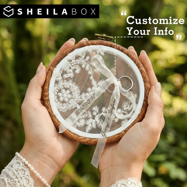 Sheilabox Personalisierter Eheringhalter mit Spitze, Blumen und Perlen in Weiß für deine Hochzeit - Bild 1
