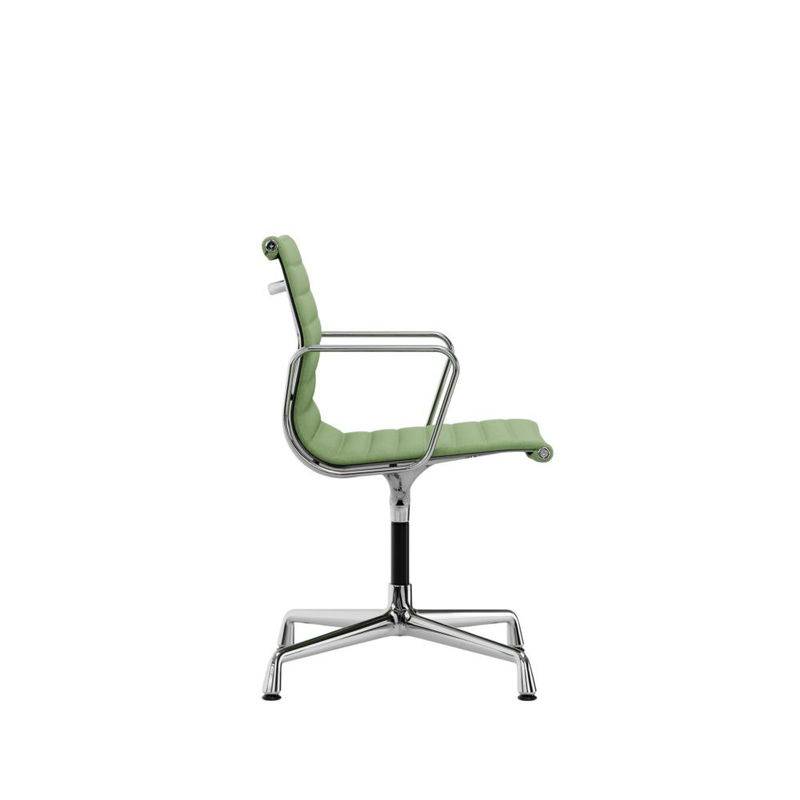 Vitra Aluminium Chair EA 104 mit Armlehnen in Grün und Hopsak Stoff - Bild 2