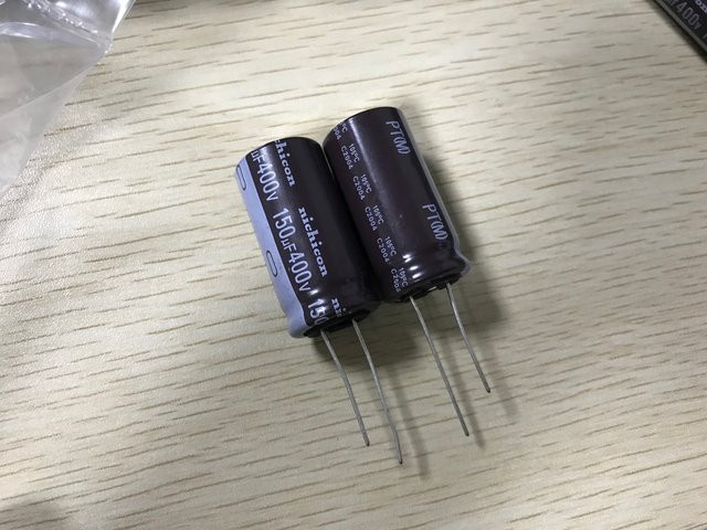 Nichicon PT-Serie Aluminium-Elektrolytkondensator 150uF 400V Schwarz B: 18 mm, H: 35 mm - Bild 1