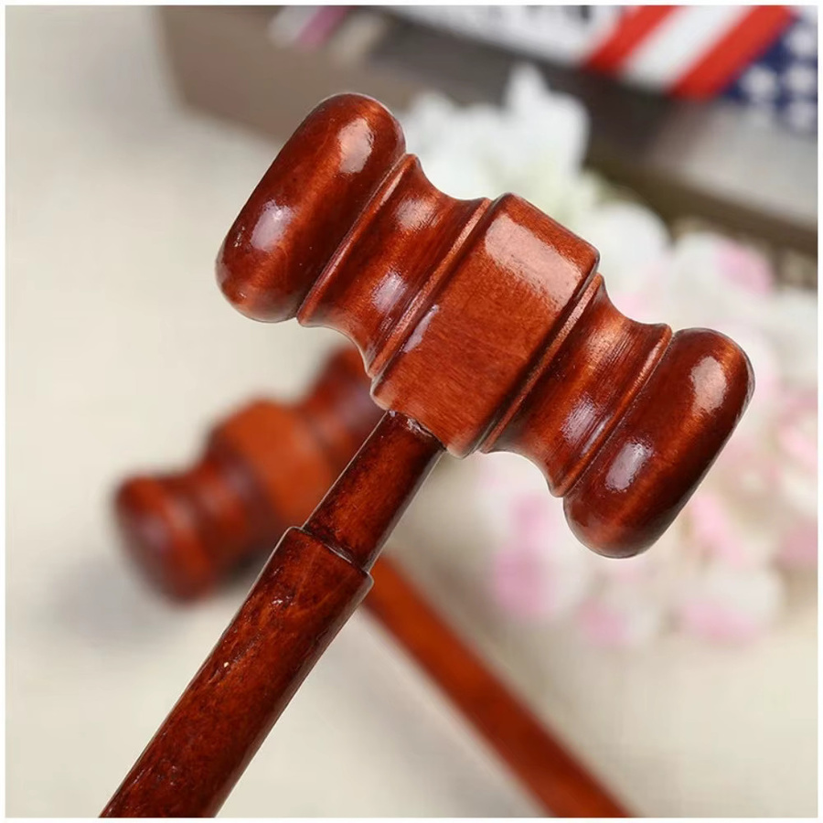 Skeyo Mini Hammer aus Holz in Braun als Dekoration für Anwälte und Richter - Bild 3