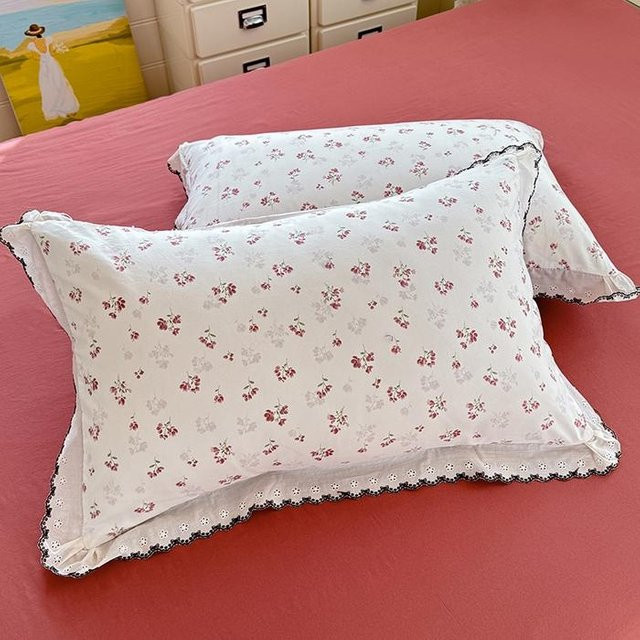JMG Clothing Kissenbezug mit Leopardendruck und Spitzebesatz in Weiß, B/H: 48 x 74 cm - Bild 1