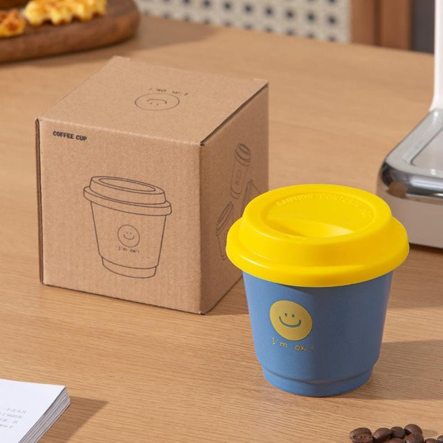 Personalisierte Keramiktasse mit Deckel von Yiran Furniture in Gelb, 230 ml - Bild 1