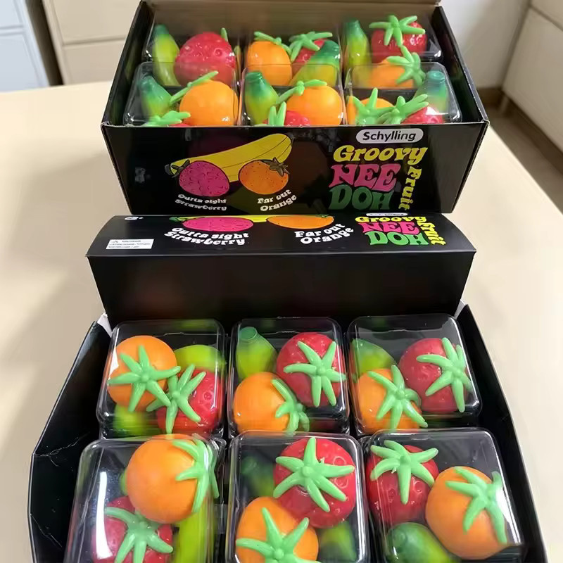 Schylling Nee Doh Groovy Fruit Squishy, Banane Orange Erdbeere, TPR Spielzeug - Bild 4