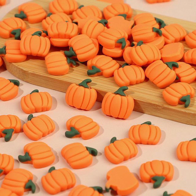 ZQNYCY Mini-Kürbisse aus Kunstharz in Orange für Halloween, Herbst und DIY-Dekorationen - Bild 1