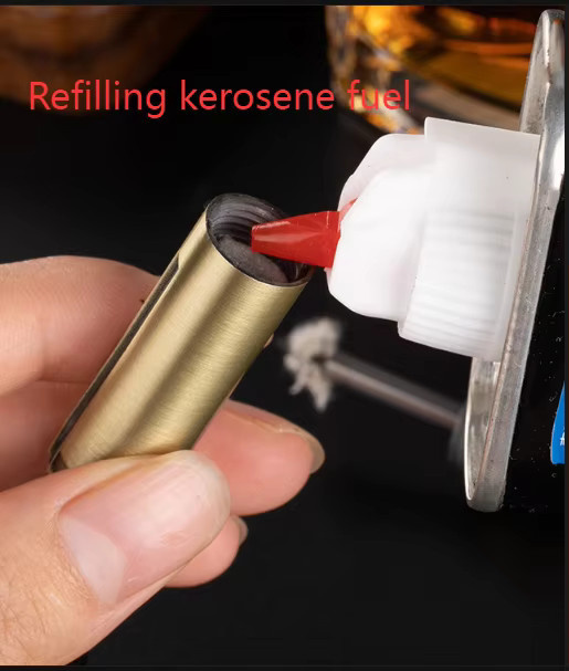Multifunktionales Mini Metall Feuerzeug mit Taschenlampe und Streichholzfunktion für Outdoor und Camping in Silber oder Gold - Bild 4