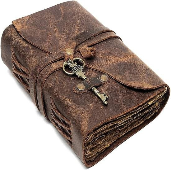 Handgefertigtes Leder-Tagebuch von Königliches Handwerk in Schwarz mit geprägtem Hardcover und elastischem Verschluss - Bild 1
