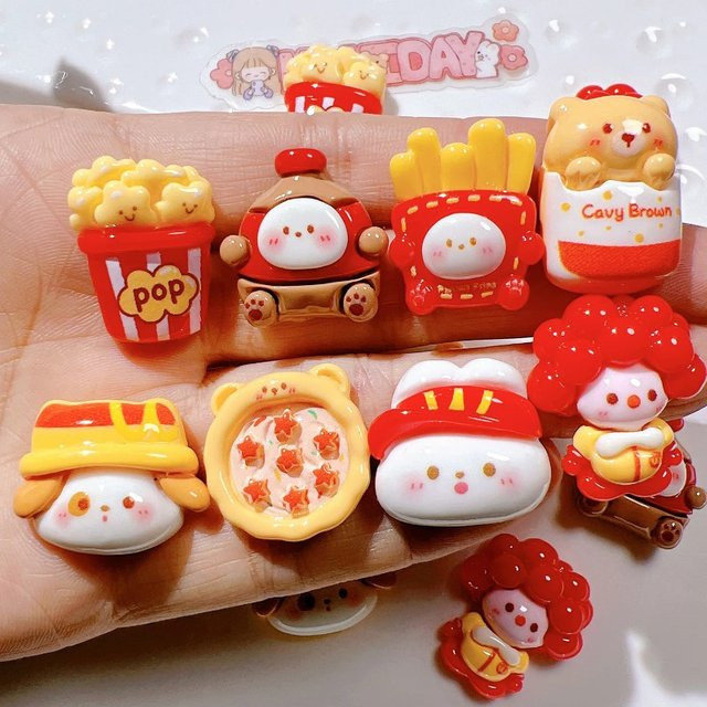 10 Stück Cartoon Pizza Kaninchen und Pommes Harz Cabochons in Multicolour für Scrapbooking und DIY Dekoration - Bild 1
