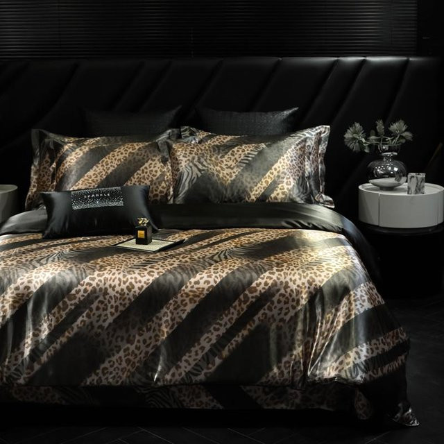 Bin Chi Textiles Bettwäsche-Set aus Seidensatin mit Leopardenmuster in Braun, 4-teiliges Set bestehend aus Bettbezug, Laken und Kissenbezügen - Bild 1
