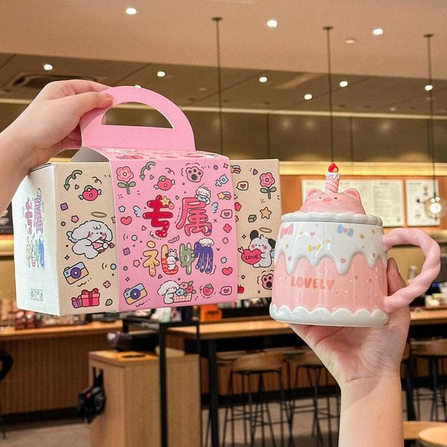 Keramiktasse mit Deckel im Kerzenkuchen-Design von Yiran toy 1, Cartoon-Trinktasse für Mädchen, 500 ml, in Grün, Lila, Gelb oder Pink - Bild 1