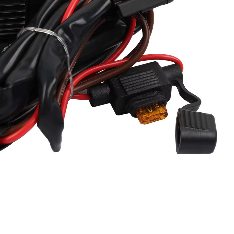 Dual USB Ladegerät für Honda Transalp XL750 (Modelle 2023-2024) mit USB-A und USB-C in Schwarz - Bild 4