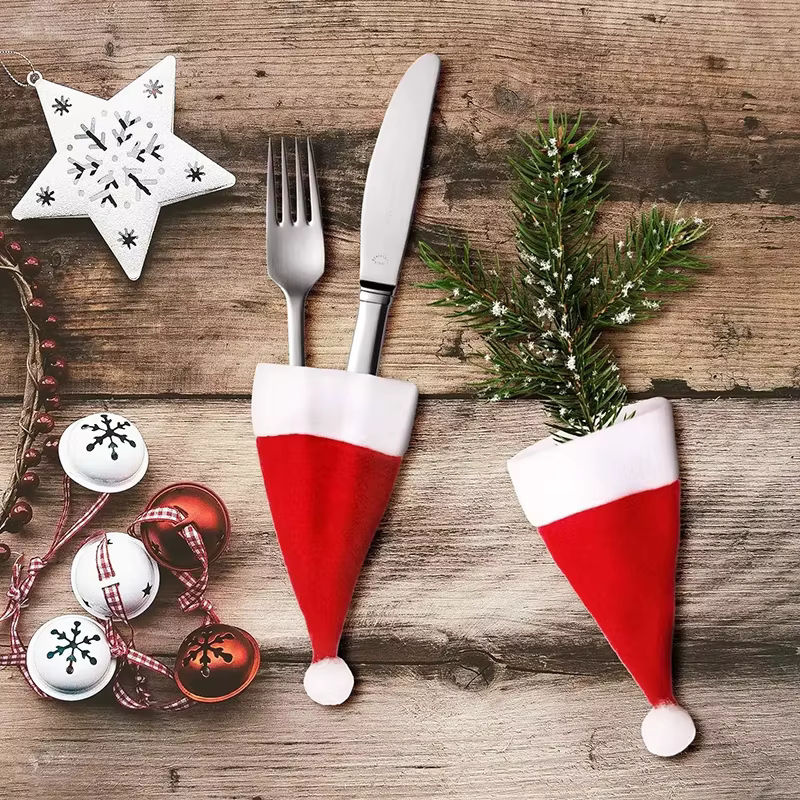 50 Stück Weihnachts-Mützen als Tischdekoration in Rot für Besteck und Geschenke - Bild 2