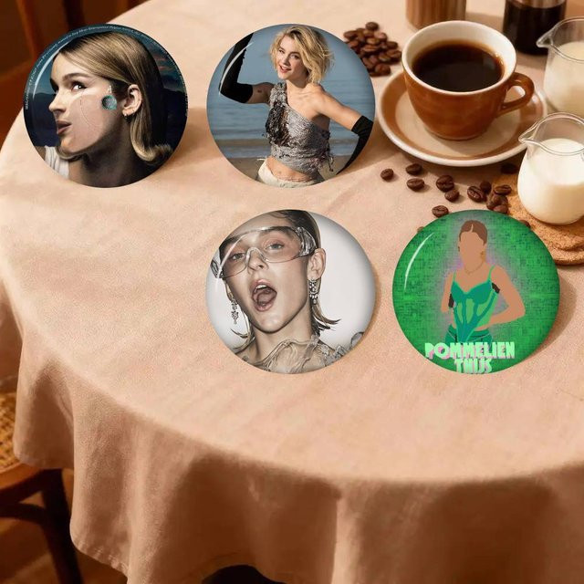 Anstecknadeln P-Pommelien Thijs Gedoe Anime, Weißblech, Unisex - Bild 1