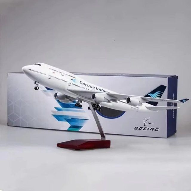 ZOCO Flugzeugmodell Garuda Indonesien Airline B747 mit LED-Licht und Rädern aus Druckguss, Länge: 47 cm - Bild 1