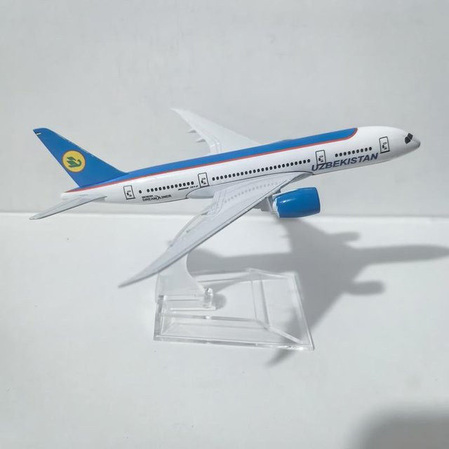 Jason Tutu Boeing 787 Flugzeugmodell, Metall, 1:400, ab 14 Jahren - Bild 1