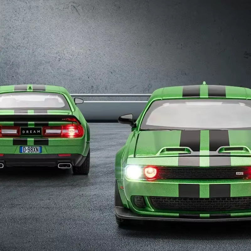 1:22 SRT Hellcat Klassischer Sportwagen, Modellauto, mit Sound und Licht, Grün - Bild 3