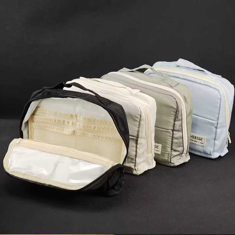Große Schreibwaren Tasche mit 11 Fächern als tragbares Etui für Stifte und Kosmetik in Weiß - Bild 2