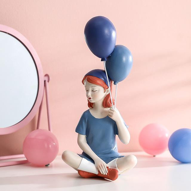 Yiran Furniture Moderne Ballonmädchen Statue aus Harz als dekorative Skulptur für Wohnzimmer und Schreibtisch - Bild 1