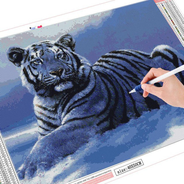 FIYO 5D-Diamant-Gemälde zum Selbermachen Tiger Bastelset mit Full Square Strass-Stickerei für deine Winter-Heimdekoration, Breite: 30 cm, Höhe: 20 cm - Bild 1