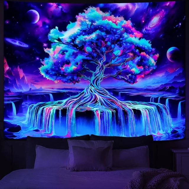 VIKAMA Fluoreszierender Baum des Lebens Wandteppich in Multicolour mit Galaxie-Weltraum-Design für dein Wohnzimmer oder Schlafzimmer - Bild 1