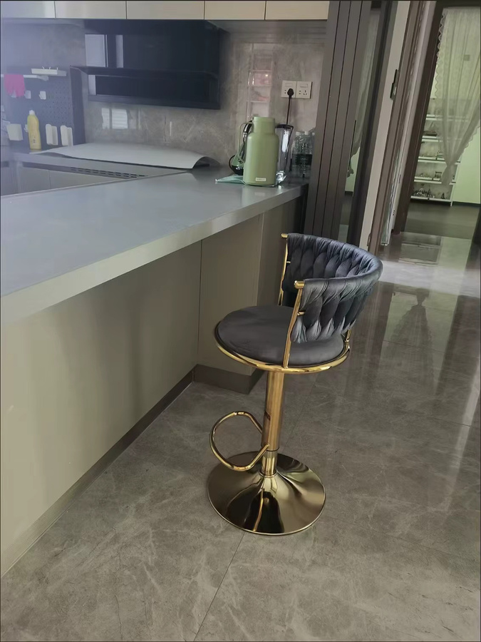 XIUWO 360-Grad-Drehbarhocker aus Samt in Grau mit verstellbarer Höhe und ergonomischem Design - Bild 3