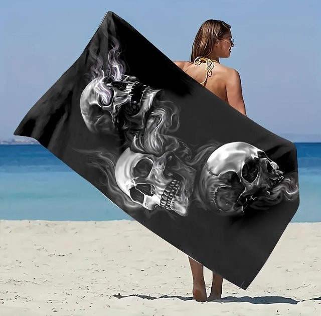 JMG Household Supplies Strandtuch mit Totenkopf-Motiv in Schwarz, weiches und schnelltrocknendes Mikrofaser-Badetuch, B/B: 70 x 140 cm - Bild 1