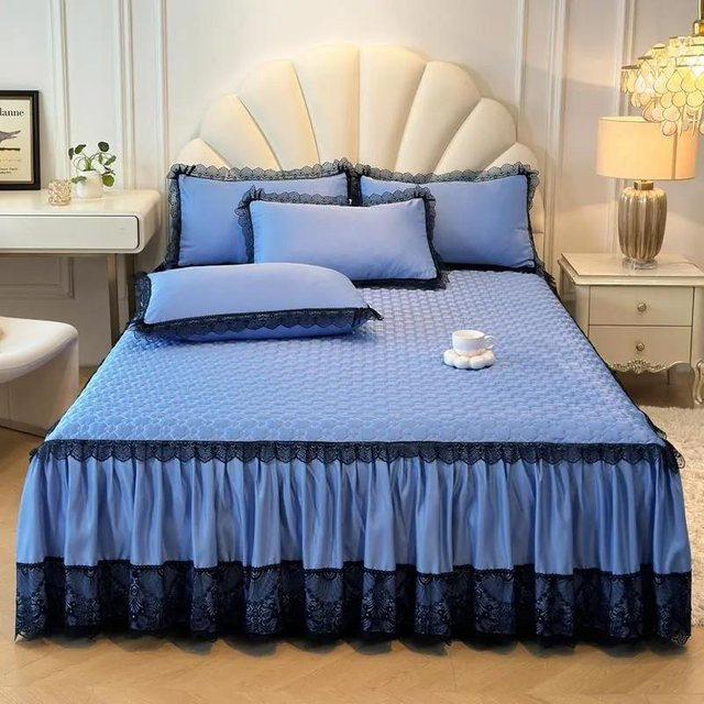 Romantischer Bettrock aus französischer Spitze in Blau von Super Six im Shabby Chic Stil, B/H: 200 x 230 cm - Bild 1