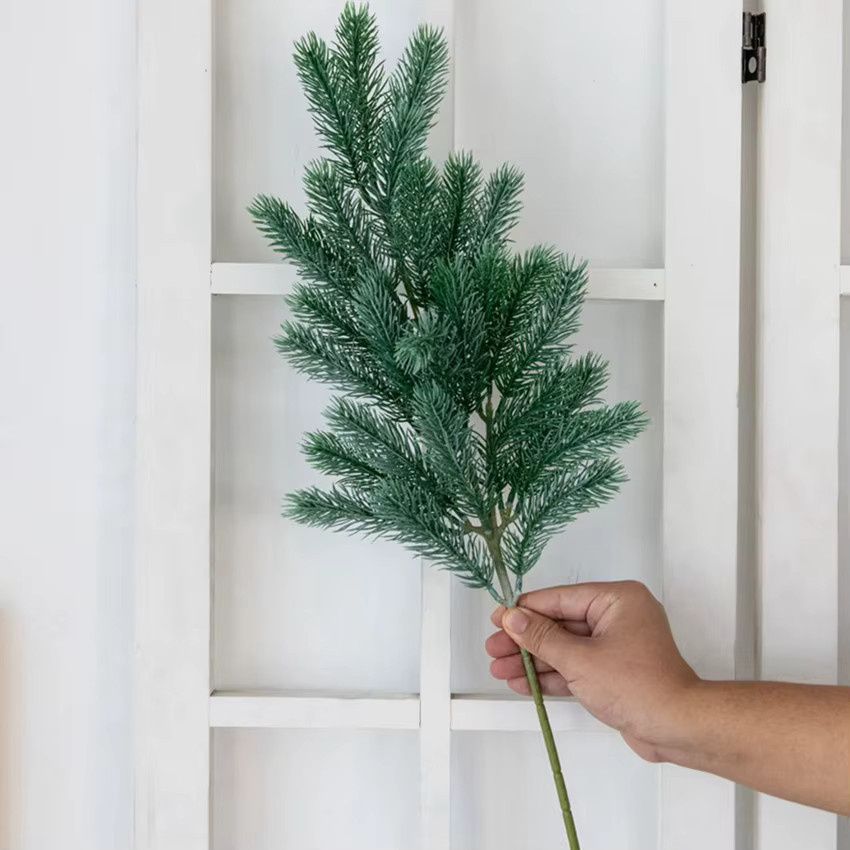 XIAOYINMO Künstliche Kiefernnadeln aus Kunststoff für Weihnachtsbaum, Kranz und Garten Dekoration in Grün - Bild 1