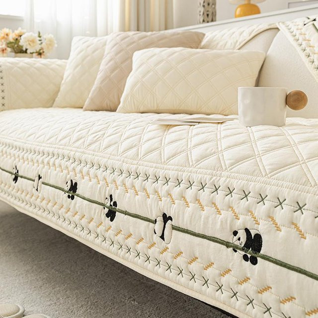Super Six Sofamatte aus gewaschener Baumwolle mit Kleiner Panda Stickerei, rutschfester L-förmiger Sofaschutzbezug in Weiß, B/T: 70 x 70 cm - Bild 1