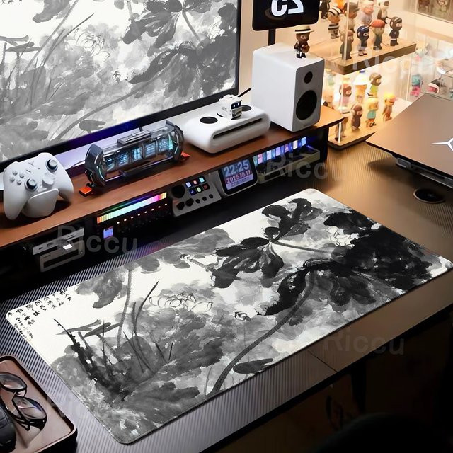 Riccu Gaming-Mauspad XXL Tuschmalerei-Landschaft Lotus in Multicolour aus Naturkautschuk - Bild 1
