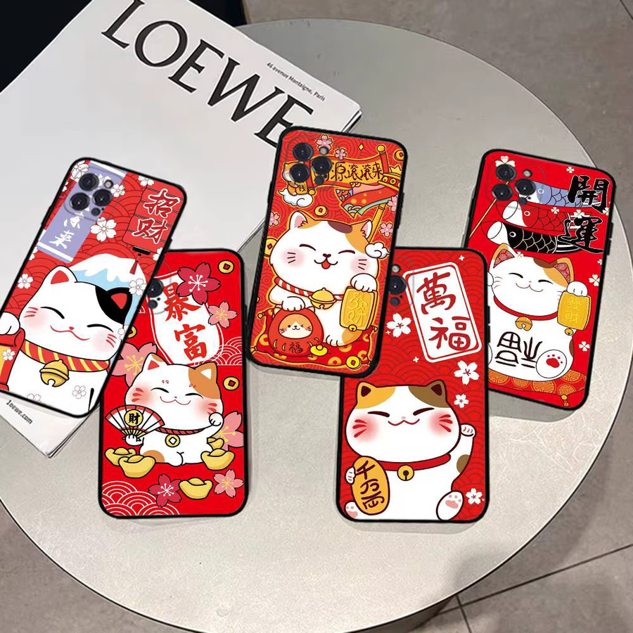 Maneki Neko Glückskatze Handyhülle von Potdemiel für iPhone 16 15 14 13 12 11 Pro Max Plus Mini in Schwarz und Rot - Bild 3