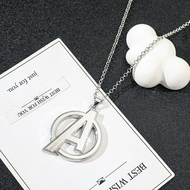 TAKARA TOMY Avengers Logo Anhänger-Halskette, Silber, Unisex - Bild 1