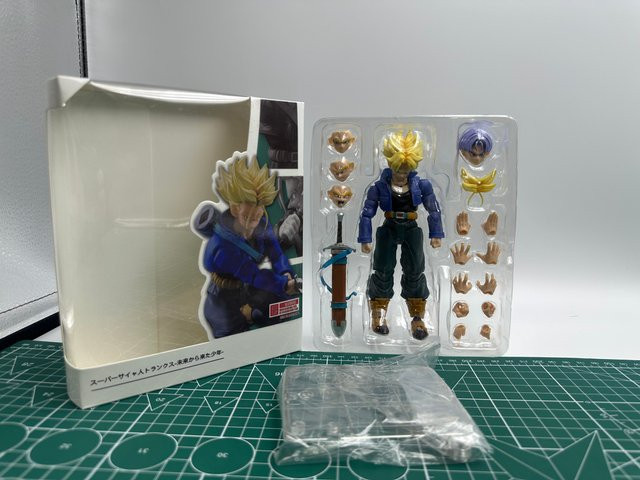 Bandai Dragon Ball Saiyan Trunks Son Goku Statue, Modell Ornament - Bild 1