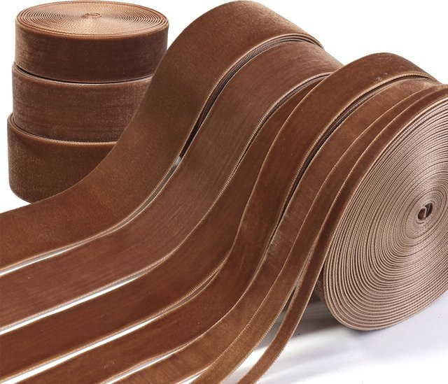 Braunes Samtband mit einseitiger Beflockung für DIY-Geschenkverpackungen und Weihnachtsdekoration, 5–10 Yards - Bild 1