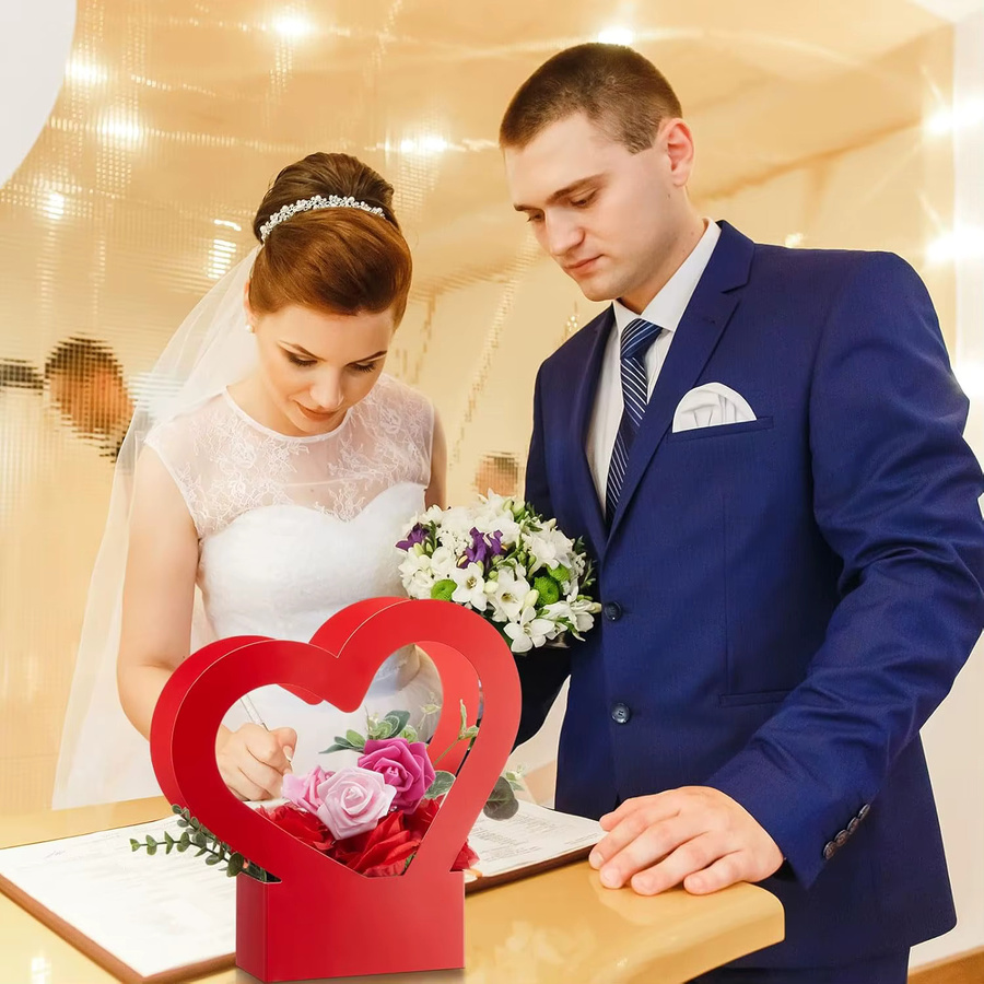 Herzförmige Geschenktüten aus Papier mit Griff für Blumen und Geschenke in Schwarz und Rot - Bild 1