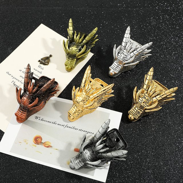 Glänzendes Drachenkopf Lesezeichen aus Metall in Gold für Buchliebhaber - Bild 1