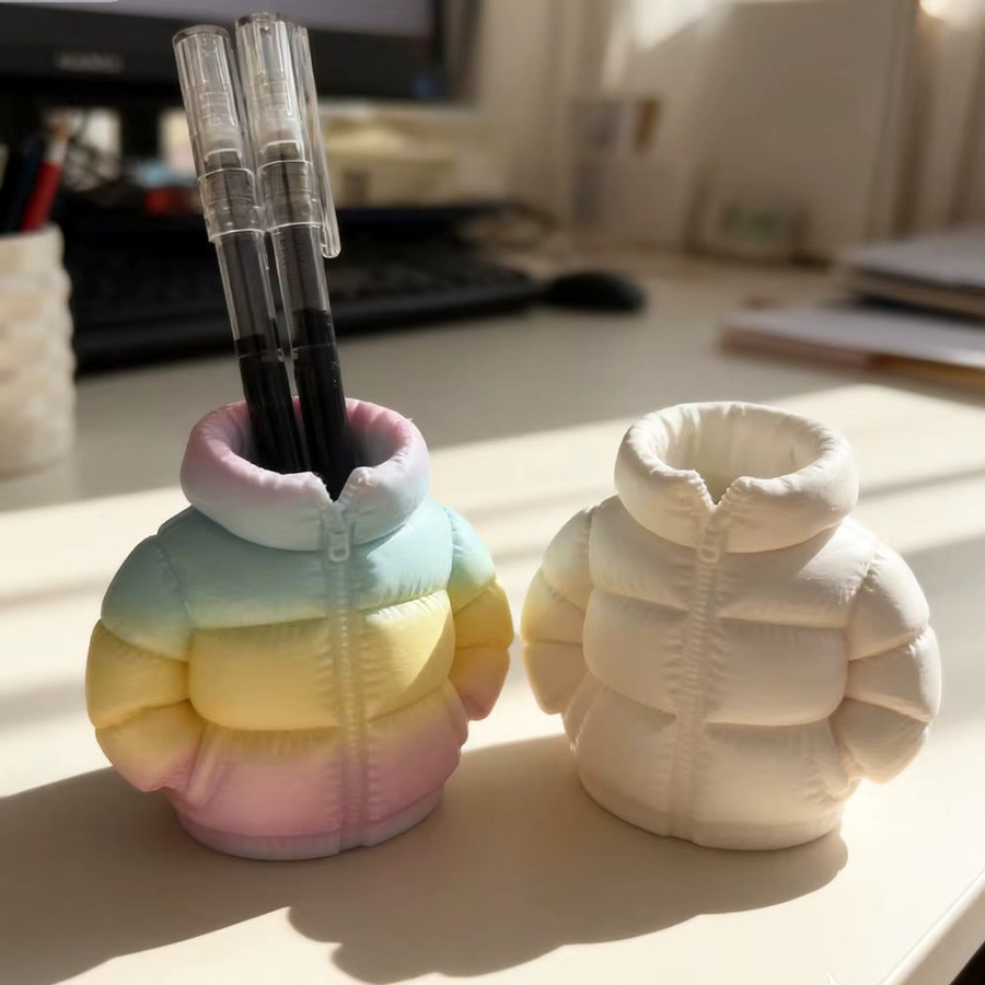 Kreativer 3D-gedruckter Stifthalter im Daunenjacken-Design als lustiger Schreibtisch-Organizer für dein Lernzubehör, Mehrfarbig - Bild 3