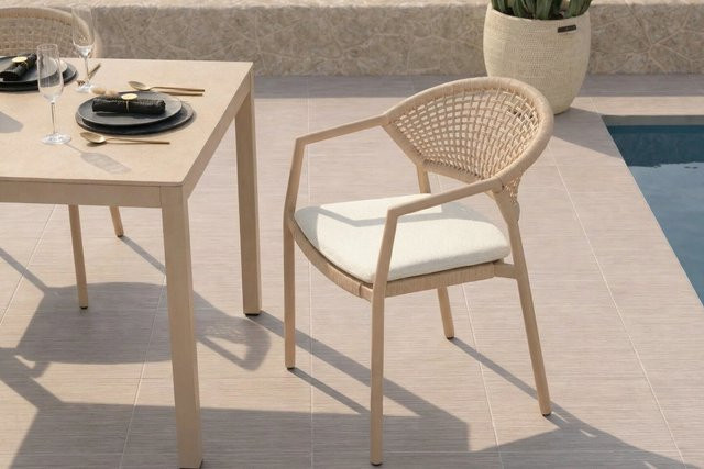 Hartman Shades of Colour Taragona Gartensessel in Beige, stapelbar mit Armlehnen und Polsterung, B/T/H: 58 x 62 x 79 cm - Bild 1