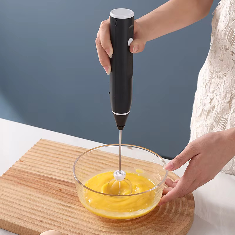 XIADYINJIA Elektrischer Milchaufschäumer und Eierschläger in Schwarz, wiederaufladbarer Dual-Stick-Milchkaffeemixer mit 3 Geschwindigkeiten - Bild 2