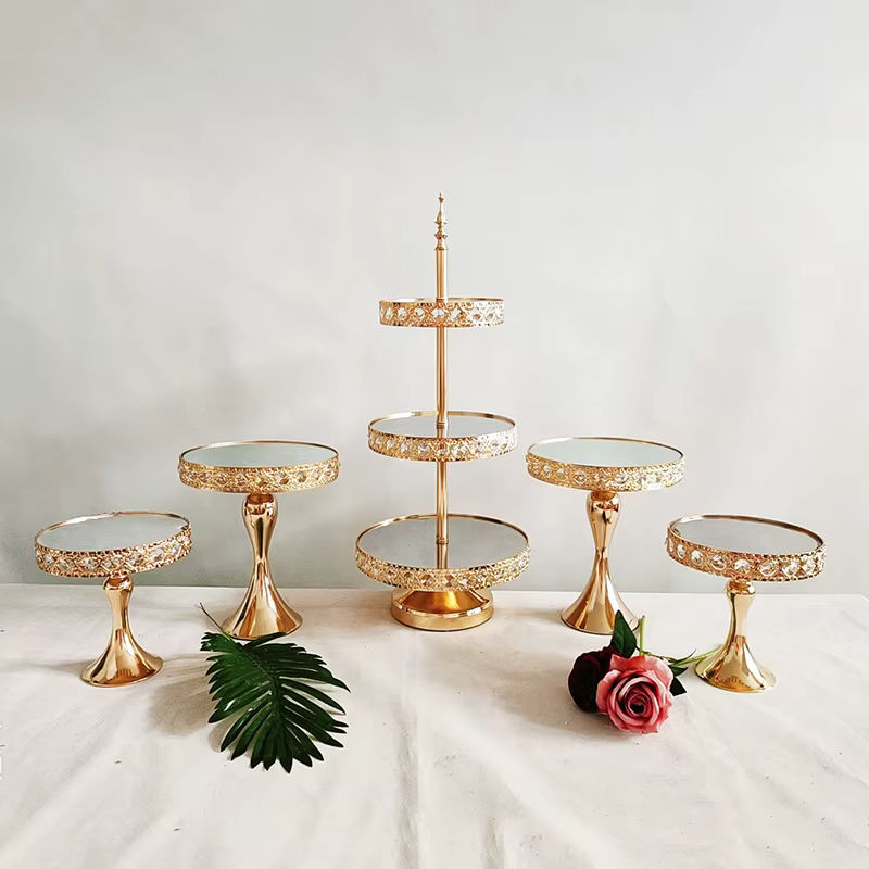 MYPOAYHODO Set aus 3 Stück goldfarbenen antiken Metall-Kuchenständern, runde Cupcake-Display-Ständer im Vintage-Design mit floralem Muster für Hochzeit und Geburtstag - Bild 2