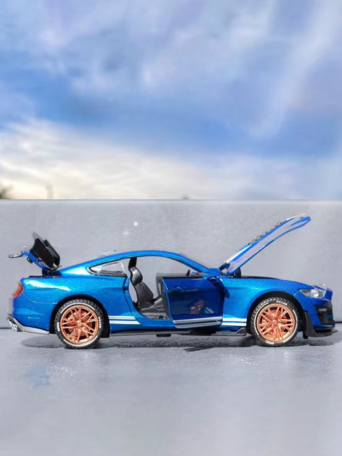 MAKEDA Mustang Shelby GT500 Cobra, Sportwagen, 1:32, mit Licht und Sound - Bild 2