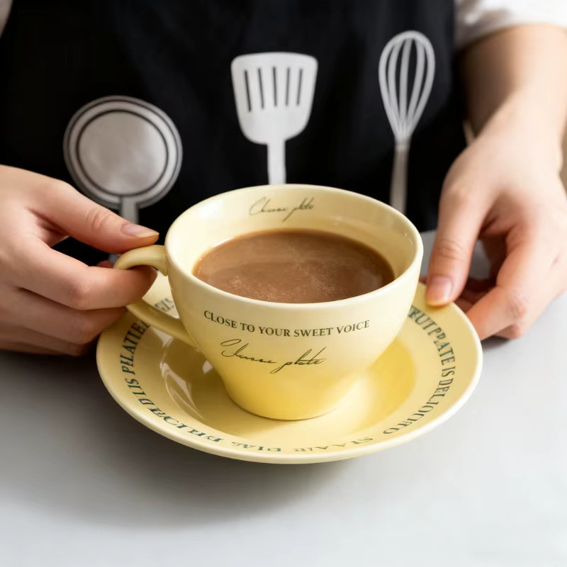 JUSTINLAU Kaffeetassen- und Untertassen-Set aus Keramik im Vintage-Stil, Cremefarben/Beige - Bild 2