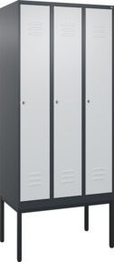 C+P Spind Classic PLUS Garderobenschrank aus Stahl mit 3 Abteilen, Zylinderschloss und 3 Garderobenhaken, Farbe: Grau, H x B x T: 212 x 90 x 50 cm - Bild 1